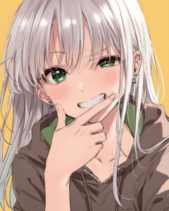 銀髪パーカー女子０